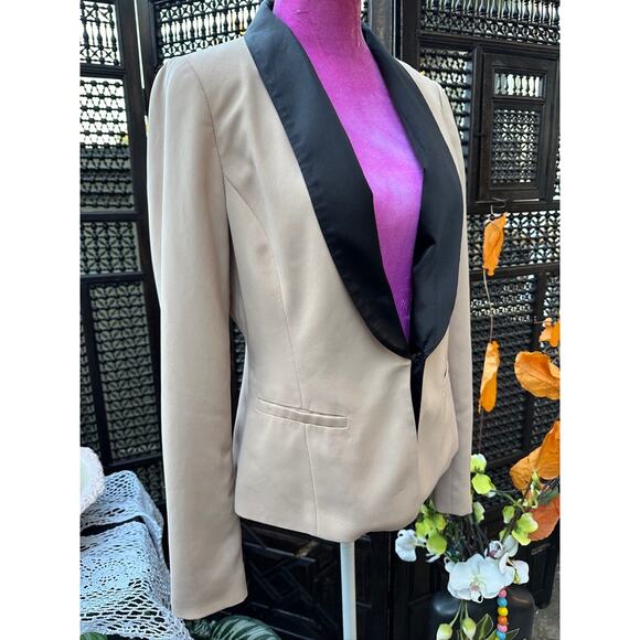 Forever 21 Tan and black Blazer - Picture 2 of 4